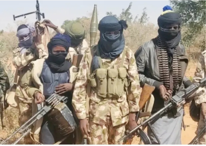 Ƴan bindiga sun ƙona ofishin ƴan sanda da gidaje a Bukkuyum ta Jihar Zamfara Ƴan bindiga sun ƙona ofishin ƴan sanda da gidaje a Bukkuyum ta Jihar Zamfara