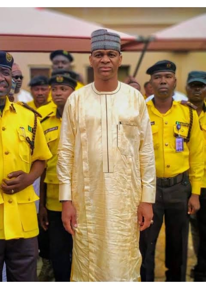 Ganduje ya sake naɗa Baffa Dan’agundi a matsayin shugaban CPC na riƙo Ganduje ya sake naɗa Baffa Dan’agundi a matsayin shugaban CPC na riƙo