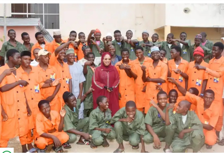 An koya wa almajirai 120 sana’o’in hannu a Abuja An koya wa almajirai 120 sana’o’in hannu a Abuja