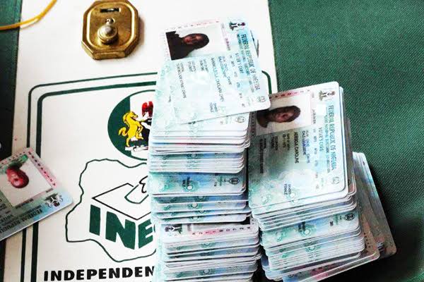 INEC ta ƙaro na’urar yin katin zaɓe 209 ga jihohi INEC ta ƙaro na’urar yin katin zaɓe 209 ga jihohi
