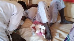 An kwantar da mutane 120 a asibiti sakamakon shaƙar gurɓataccen sinadari a Kano An kwantar da mutane 120 a asibiti sakamakon shaƙar gurɓataccen sinadari a Kano