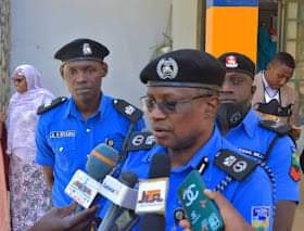Rundunar Ƴan Sanda ta haɗa kai da ƴan kasuwa don magance ƙwace da satar waya a Kano Rundunar Ƴan Sanda ta haɗa kai da ƴan kasuwa don magance ƙwace da satar waya a Kano