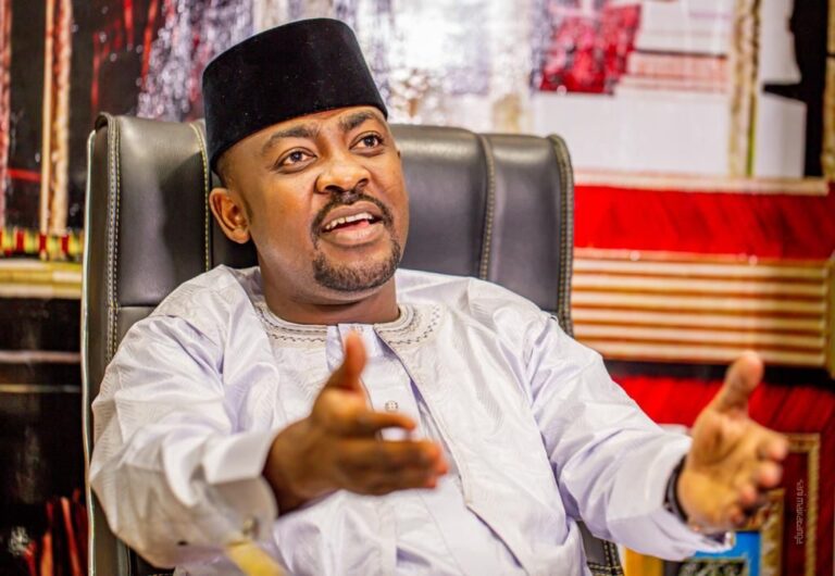 Buri na shine ilmantar da mutum miliyan ɗaya kafin na bar duniya — Farfesa Gwarzo Buri na shine ilmantar da mutum miliyan ɗaya kafin na bar duniya — Farfesa Gwarzo