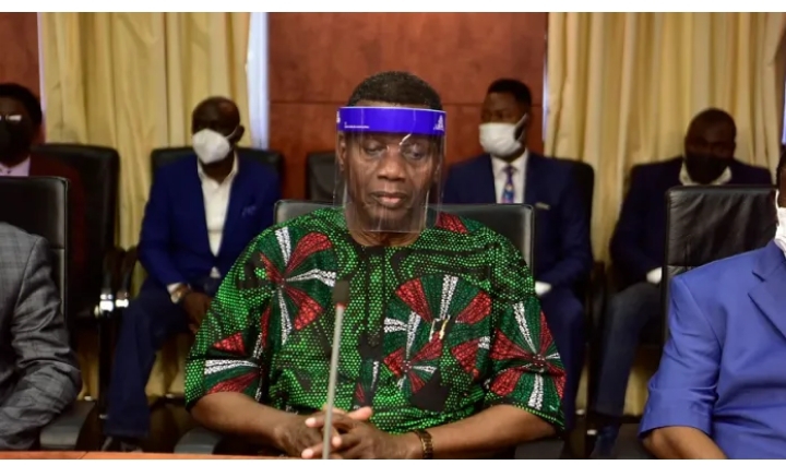 Ban taɓa umartar Kiristoci su sayi bindiga ba — Fasto Adeboye Ban taɓa umartar Kiristoci su sayi bindiga ba — Fasto Adeboye