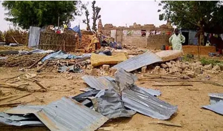 Guguwa ta kashe mutum ɗaya da lalata gidaje 70 a Kano Guguwa ta kashe mutum ɗaya da lalata gidaje 70 a Kano
