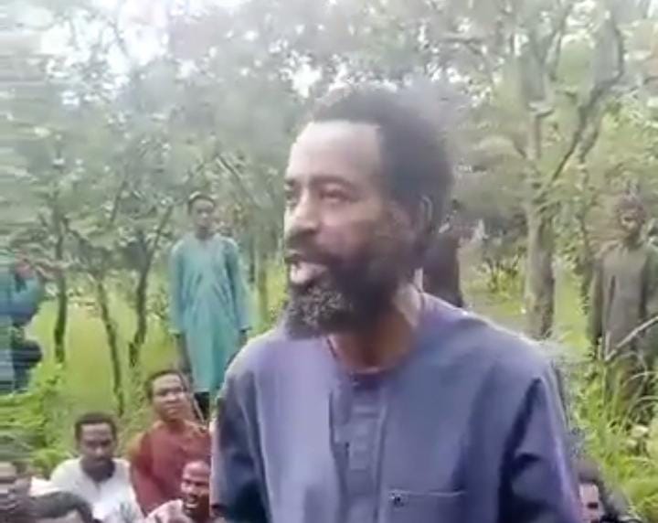 Harin jirgin ƙasa: Har yanzu ina matuƙar son Buhari, in ji fasinjan da ya kuɓuta daga hannun ƴan ta’adda Harin jirgin ƙasa: Har yanzu ina matuƙar son Buhari, in ji fasinjan da ya kuɓuta daga hannun ƴan ta’adda