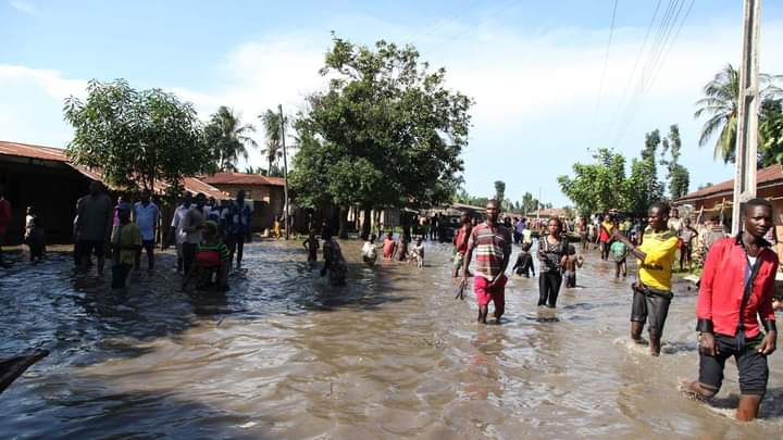 Mutane 3 sun rasu bayan da ambaliyar ruwa ta ɗaiɗaita gidaje 495 a Kano Mutane 3 sun rasu bayan da ambaliyar ruwa ta ɗaiɗaita gidaje 495 a Kano