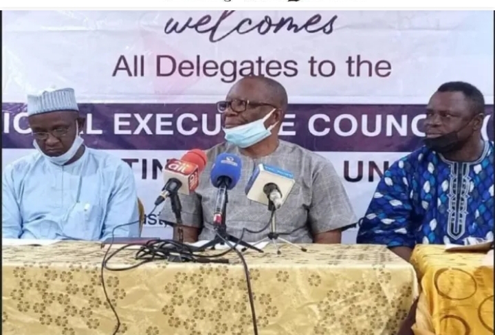 Ba za mu janye yajin aiki duk da ana gasa mu da yunwa tun Febrairu ba — ASUU Ba za mu janye yajin aiki duk da ana gasa mu da yunwa tun Febrairu ba — ASUU