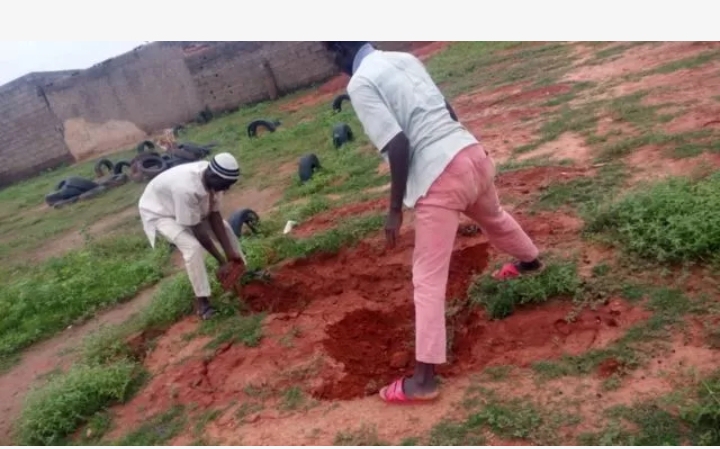 Ma’aikatan muhalli a Abuja sun yi barazanar rufe maƙabartu da cibiyoyin ba-haya idan… Ma’aikatan muhalli a Abuja sun yi barazanar rufe maƙabartu da cibiyoyin ba-haya idan…