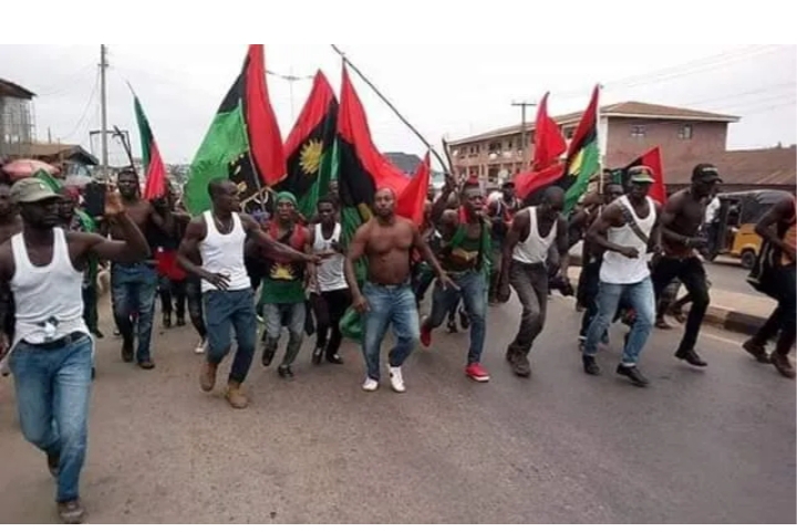 Dole a riƙa binne matattu cikin kwanaki 3 da mutuwa, IPOB ta gargaɗi mazauna Kudu-maso-Gabas Dole a riƙa binne matattu cikin kwanaki 3 da mutuwa, IPOB ta gargaɗi mazauna Kudu-maso-Gabas