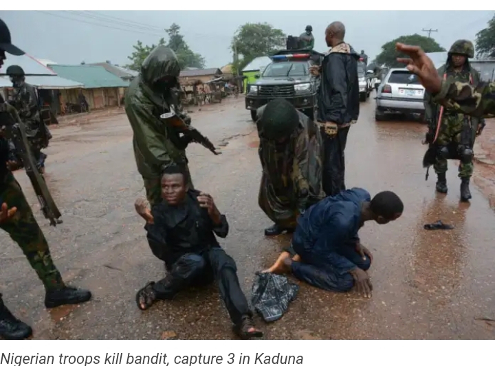 Sojoji sun kashe ɗan fashin daji 1 tare da kama 3 a Kaduna Sojoji sun kashe ɗan fashin daji 1 tare da kama 3 a Kaduna