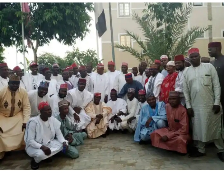 Kimanin mabiya 45 ne su ka yi wa Shekarau tutsu bayan ya sauya sheƙa zuwa PDP