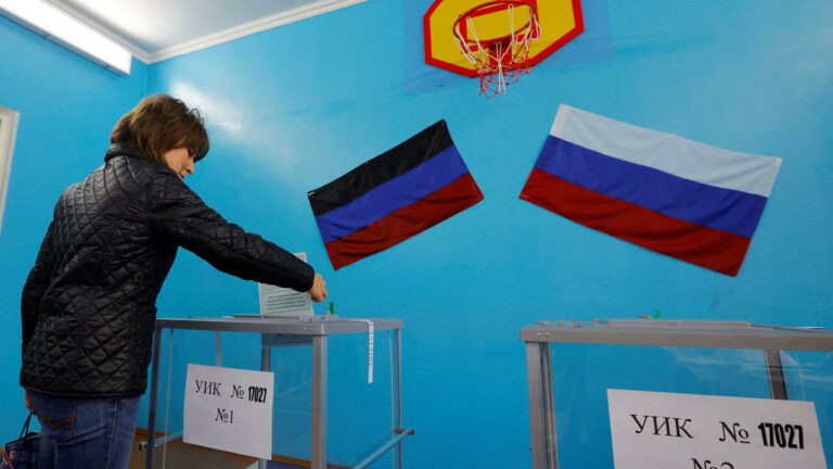 Ƴan awaren Ukraine sun yi nasara a zaɓen haɗewa da Russia Ƴan awaren Ukraine sun yi nasara a zaɓen haɗewa da Russia