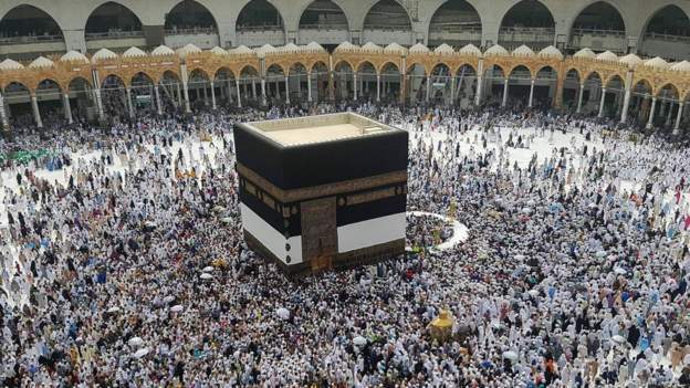 Saudiyya ta kama mutumin da ya je yi wa Sarauniya Elizabeth Umara Saudiyya ta kama mutumin da ya je yi wa Sarauniya Elizabeth Umara
