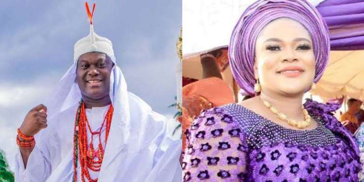 Basarake Ooni na Ife ya angwance da sabuwar matarsa, Mariam Basarake Ooni na Ife ya angwance da sabuwar matarsa, Mariam