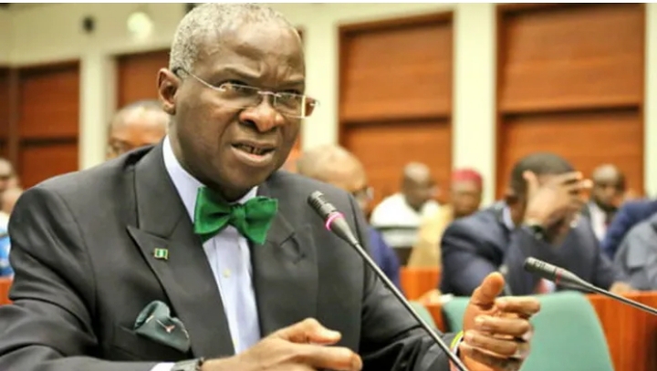 2023: Ƴan siyasa za su iya cin zaɓe ba tare da tonon silili ba — Fashola
