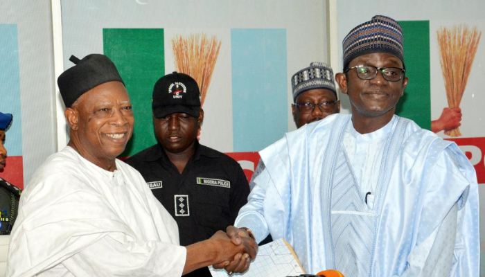 APC: Sanata Adamu ya fasa ƙwai kan badaƙalar kuɗaɗe a kwamitin riƙo na Buni APC: Sanata Adamu ya fasa ƙwai kan badaƙalar kuɗaɗe a kwamitin riƙo na Buni
