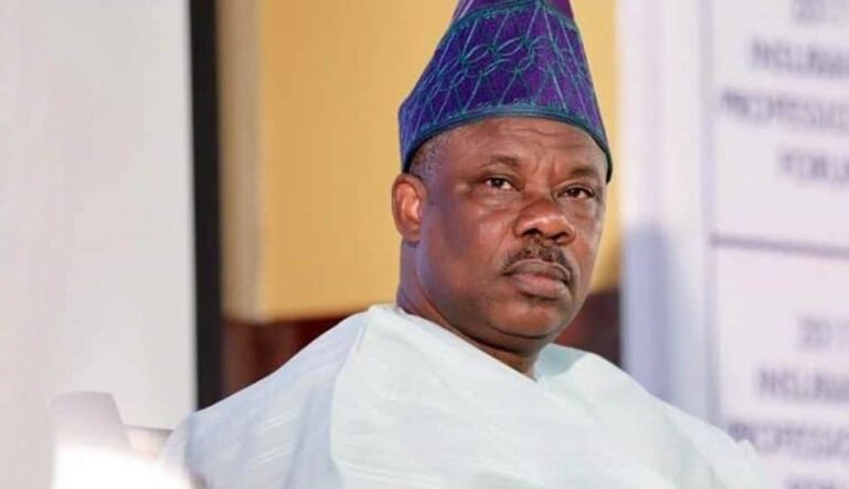 2023: Ba ɓoye-ɓoye, ba zan yi APC a zaɓen gwamna na Ogun ba — Amosun 2023: Ba ɓoye-ɓoye, ba zan yi APC a zaɓen gwamna na Ogun ba — Amosun