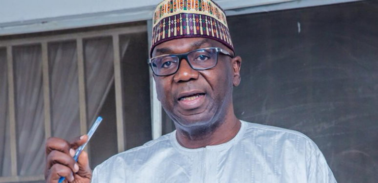 Gwamnatin Kwara ta samar da motoci don jigilar ɗaliban jami’a kyauta Gwamnatin Kwara ta samar da motoci don jigilar ɗaliban jami’a kyauta