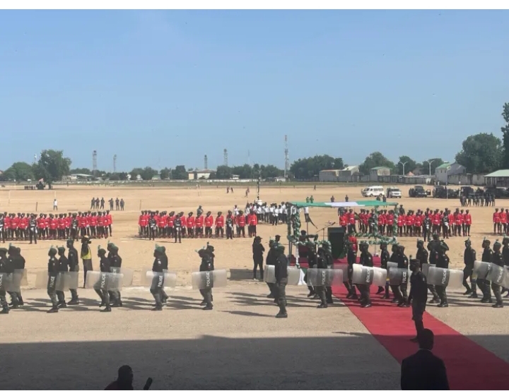 An yi faretin bikin ranar ƴancin Nijeriya karo na farko a shekaru 12 a Borno An yi faretin bikin ranar ƴancin Nijeriya karo na farko a shekaru 12 a Borno