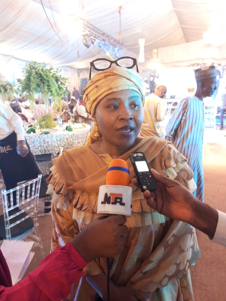Mai shafin Northern Hibiscus, Aisha Falke ta karrama manyan ƴan kasuwa a Kano Mai shafin Northern Hibiscus, Aisha Falke ta karrama manyan ƴan kasuwa a Kano