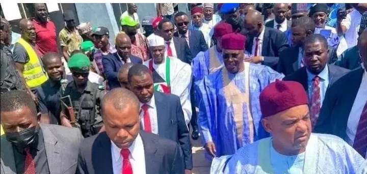 An jikkata mutane 74 yayin da a ke zargin ƴan daba sun kai hari kan tawogar Atiku a Maiduguri An jikkata mutane 74 yayin da a ke zargin ƴan daba sun kai hari kan tawogar Atiku a Maiduguri