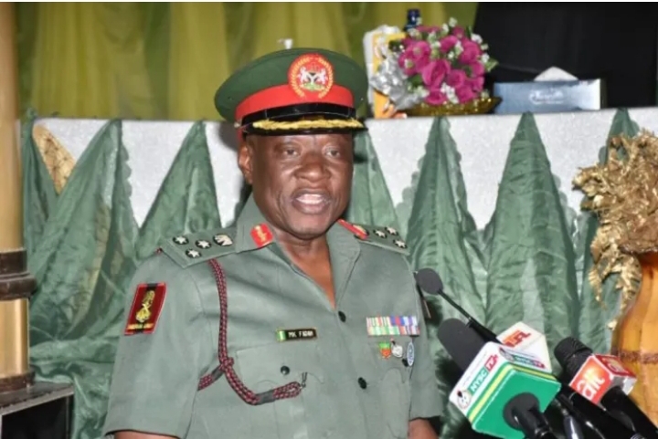 Buhari ya kori shugaban NYSC bayan watanni 6 da naɗa shi Buhari ya kori shugaban NYSC bayan watanni 6 da naɗa shi