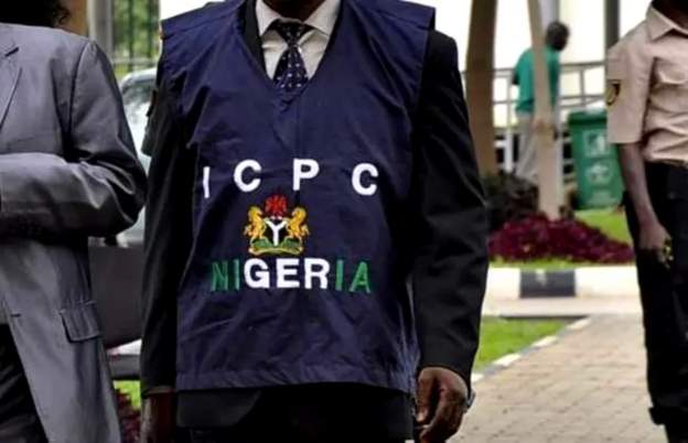 Mun ƙwace gidaje 97 da rufe asusun banki 1,233 na mutanen da ake zargi da rashawa — ICPC Mun ƙwace gidaje 97 da rufe asusun banki 1,233 na mutanen da ake zargi da rashawa — ICPC