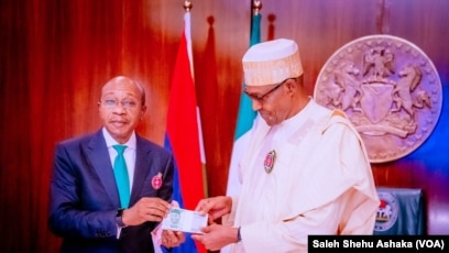 YANZU-YANZU: Majalisar wakilai ta bukaci CBN ya dakatar da dokar ƙaiyade cirar kuɗi, ta kuma gayyaci Emefiele YANZU-YANZU: Majalisar wakilai ta bukaci CBN ya dakatar da dokar ƙaiyade cirar kuɗi, ta kuma gayyaci Emefiele