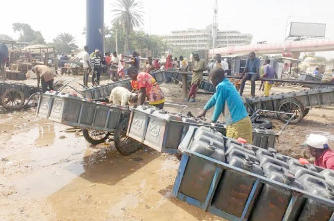 Ƴan garuwa sun tafi yajin aiki bisa dukan ɗan uwansu a Kano Ƴan garuwa sun tafi yajin aiki bisa dukan ɗan uwansu a Kano