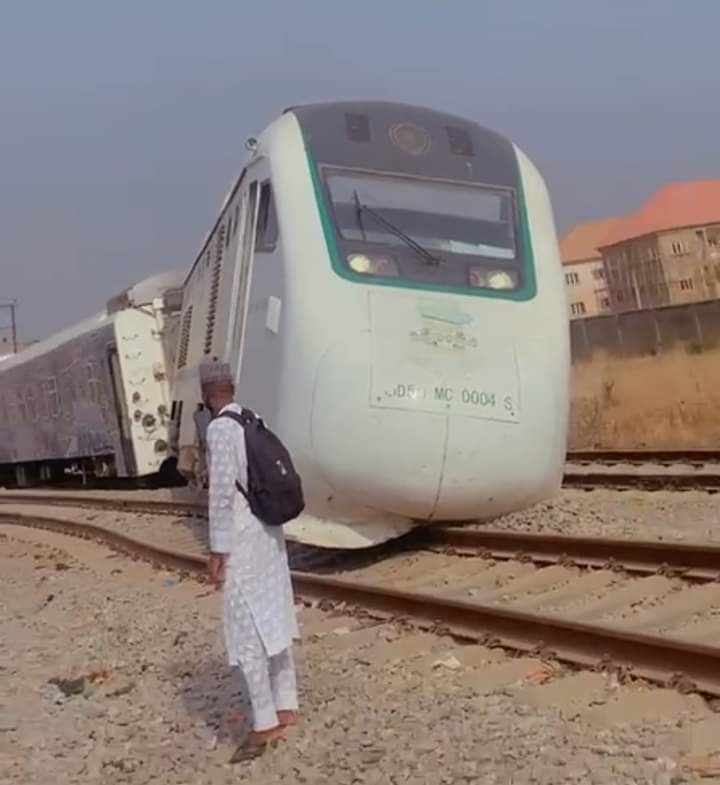 NRC ta dakatar da zirga-zirgar jirgin kasan Abuja-Kaduna bayan haɗarin da ya samu NRC ta dakatar da zirga-zirgar jirgin kasan Abuja-Kaduna bayan haɗarin da ya samu