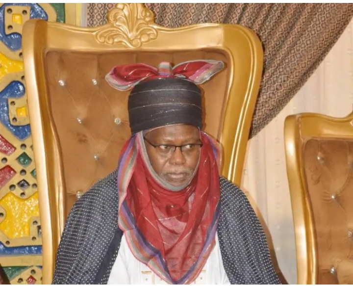 Masarautar Kazaure ta raba zakkar kayan abinci da dabbobi ga mabuƙata Masarautar Kazaure ta raba zakkar kayan abinci da dabbobi ga mabuƙata