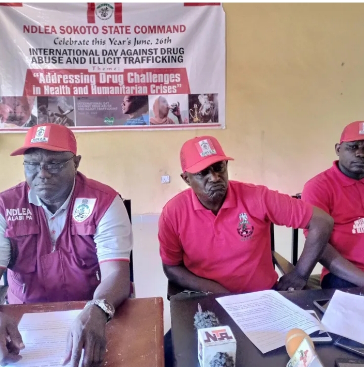 NDLEA ta yi sammacin shugaban karamar hukuma bisa wani faifen bidiyo na shaye-shaye NDLEA ta yi sammacin shugaban karamar hukuma bisa wani faifen bidiyo na shaye-shaye