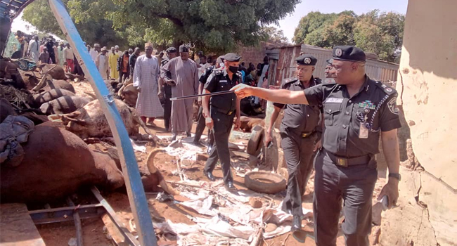 Mutane 18 sun rasu, 40 sun ji raunuka a haɗarin mota a Kebbi Mutane 18 sun rasu, 40 sun ji raunuka a haɗarin mota a Kebbi