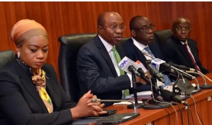 Babu bukatar sake ƙara wa’adin daina karɓar tsoffin kuɗi, in ji Emefiele Babu bukatar sake ƙara wa’adin daina karɓar tsoffin kuɗi, in ji Emefiele