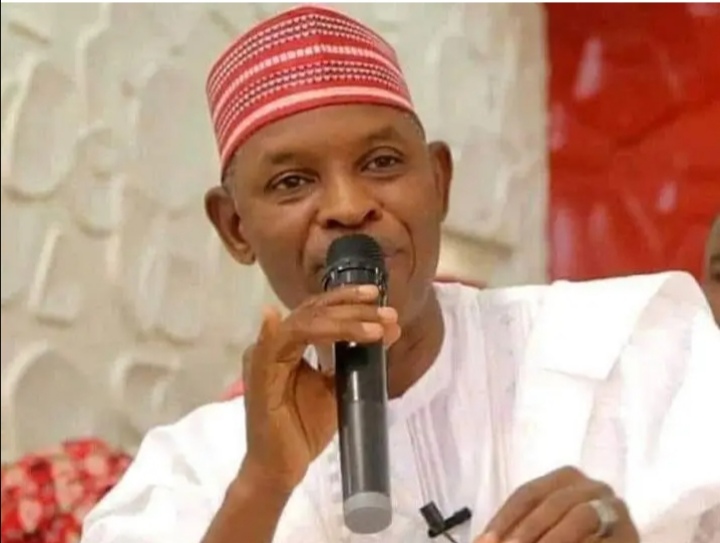Zaɓaɓɓen gwamnan Kano ya shawarci ƴan kwangila da su dakata da gine-gine a filayen gwamnati Zaɓaɓɓen gwamnan Kano ya shawarci ƴan kwangila da su dakata da gine-gine a filayen gwamnati
