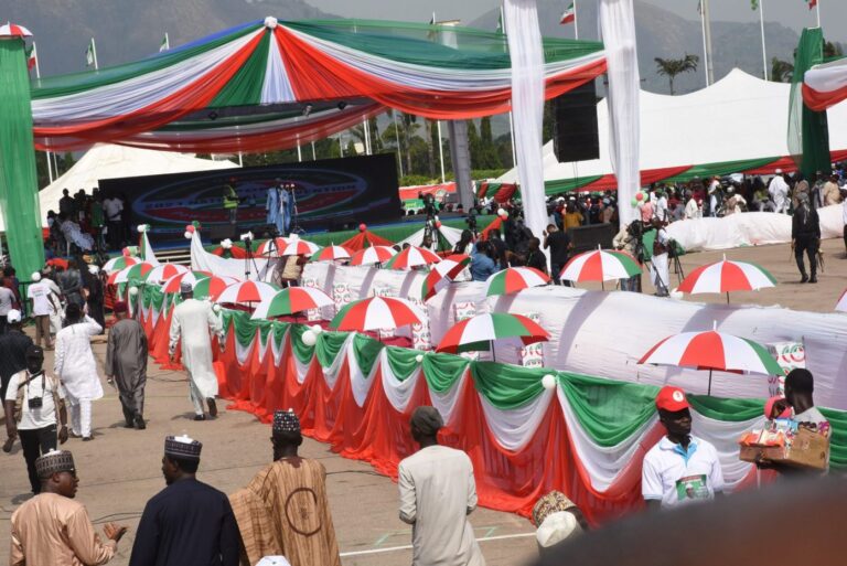 2023: PDP ta cancanci faɗuwa a zaɓukan da su ka gabata, in ji wani Sanata 2023: PDP ta cancanci faɗuwa a zaɓukan da su ka gabata, in ji wani Sanata