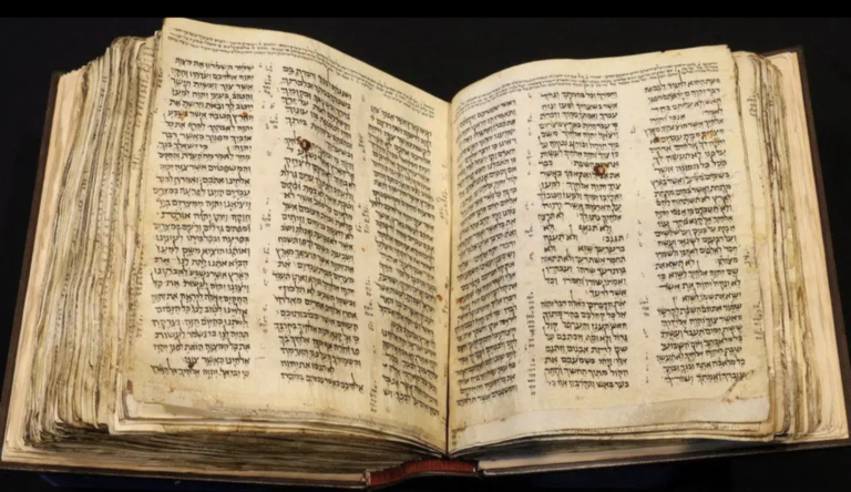 An yi gwanjon cikakken littafin baibul mafi tsufa na yaren Hebrew akan dala miliyan 38.1 An yi gwanjon cikakken littafin baibul mafi tsufa na yaren Hebrew akan dala miliyan 38.1