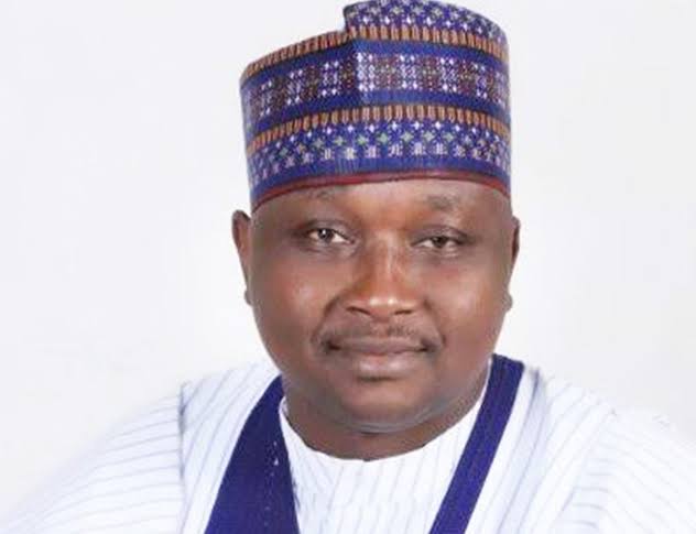 Shugabancin majalisar wakilai: Daguwa da wasu ƴan majalisa 2 sun ajiye takararshi Shugabancin majalisar wakilai: Daguwa da wasu ƴan majalisa 2 sun ajiye takararshi