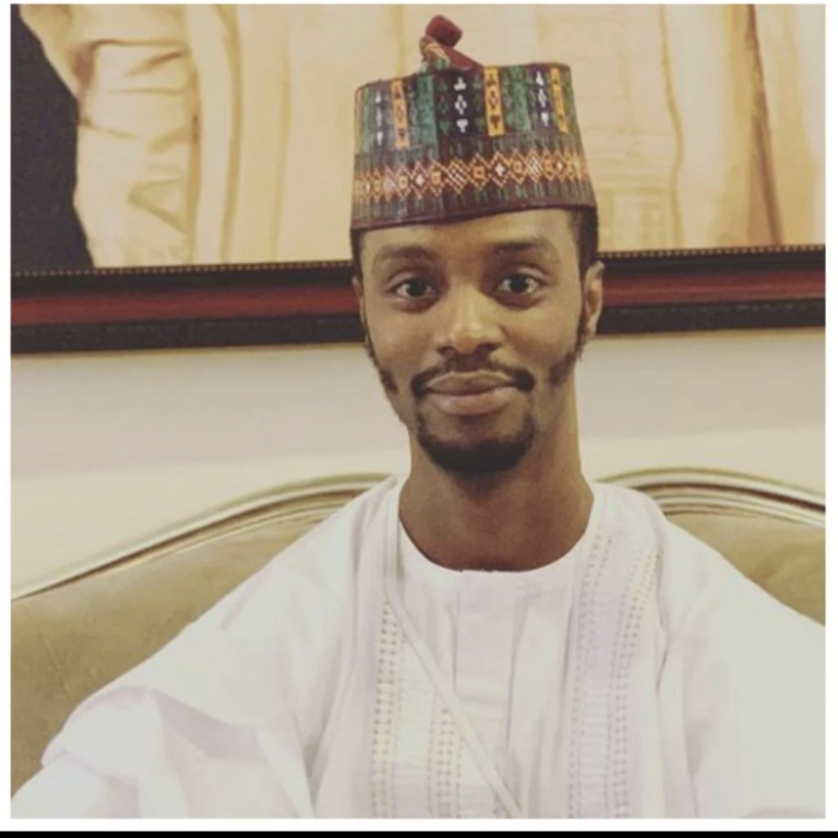 Bashir El-Rufai ga Shehu Sani: Da ni za ka yi, mahaifi na ya fi ƙarfin ka Bashir El-Rufai ga Shehu Sani: Da ni za ka yi, mahaifi na ya fi ƙarfin ka