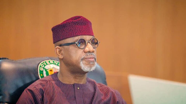 Cire tallafin mai: Gwamnatin Ogun ta yi ƙarin N10,000 a albashin ma’aikata da ƴan fansho Cire tallafin mai: Gwamnatin Ogun ta yi ƙarin N10,000 a albashin ma’aikata da ƴan fansho
