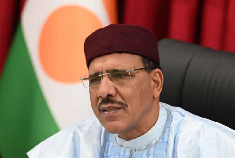 Bazoum ya ci alwashin kare dimokuraɗiyya bayan an masa juyin-mulki Bazoum ya ci alwashin kare dimokuraɗiyya bayan an masa juyin-mulki