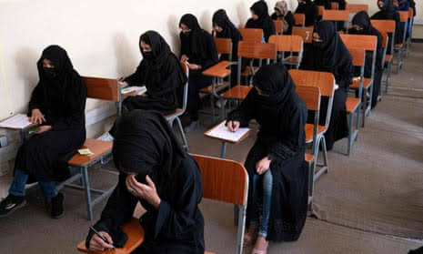 Afghanistan na duba yiwuwar barin mata su yi karatun jami’a Afghanistan na duba yiwuwar barin mata su yi karatun jami’a