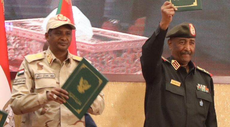 Ɓangarorin da ke gabza yaƙi a Sudan sun amince da ganawa don tsagaita wuta Ɓangarorin da ke gabza yaƙi a Sudan sun amince da ganawa don tsagaita wuta