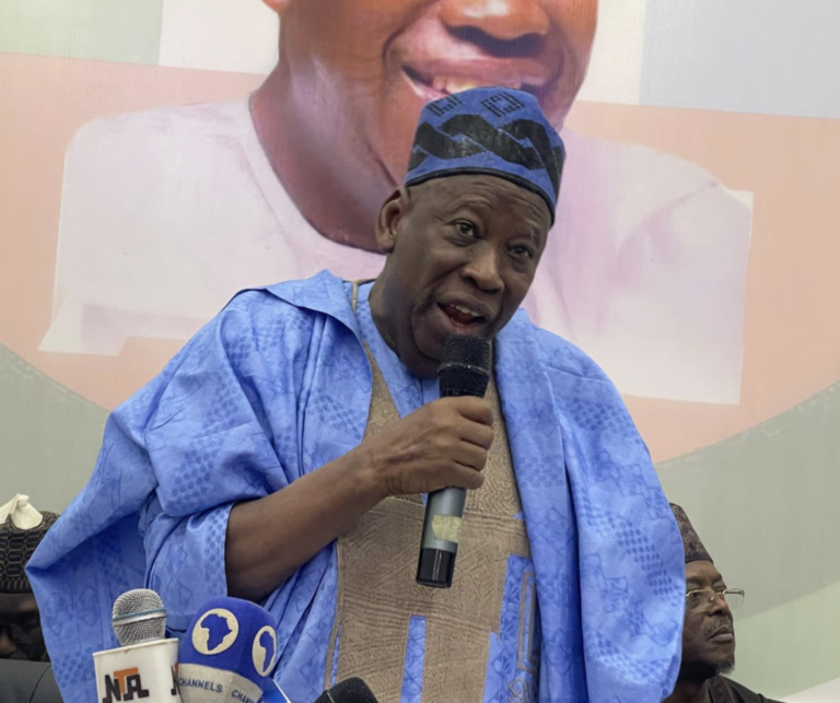 Komai girman ka indai ka shigo jam’iyyar APC to ni kakan ka ne — Ganduje Komai girman ka indai ka shigo jam’iyyar APC to ni kakan ka ne — Ganduje