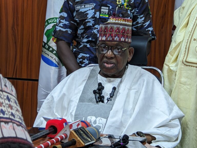 Dalilin da ya sa na bada sadakar likkafani, tukwane da motocin daukar gawa — Sanata Hanga Dalilin da ya sa na bada sadakar likkafani, tukwane da motocin daukar gawa — Sanata Hanga