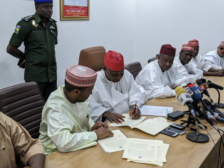 DA ƊUMI-ƊUMI: Gwamna Yusuf ya dawo da Sanusi ll a matsayin Sarkin Kano DA ƊUMI-ƊUMI: Gwamna Yusuf ya dawo da Sanusi ll a matsayin Sarkin Kano