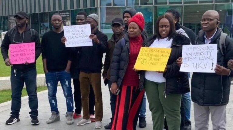 Faɗuwar darajar Naira ta sa an kori ɗaliban Nijeriya daga wata jami’a a Birtaniya Faɗuwar darajar Naira ta sa an kori ɗaliban Nijeriya daga wata jami’a a Birtaniya