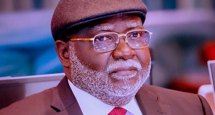 CJN yayi sammacin alkalan da suka bada umarni masu karo da juna kan masarautar Kano CJN yayi sammacin alkalan da suka bada umarni masu karo da juna kan masarautar Kano