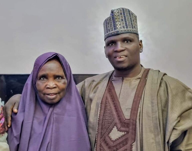 DSS sun kama ɗaya daga cikin wadanda su ka yi garkuwa da mahaifiyar Rarara DSS sun kama ɗaya daga cikin wadanda su ka yi garkuwa da mahaifiyar Rarara